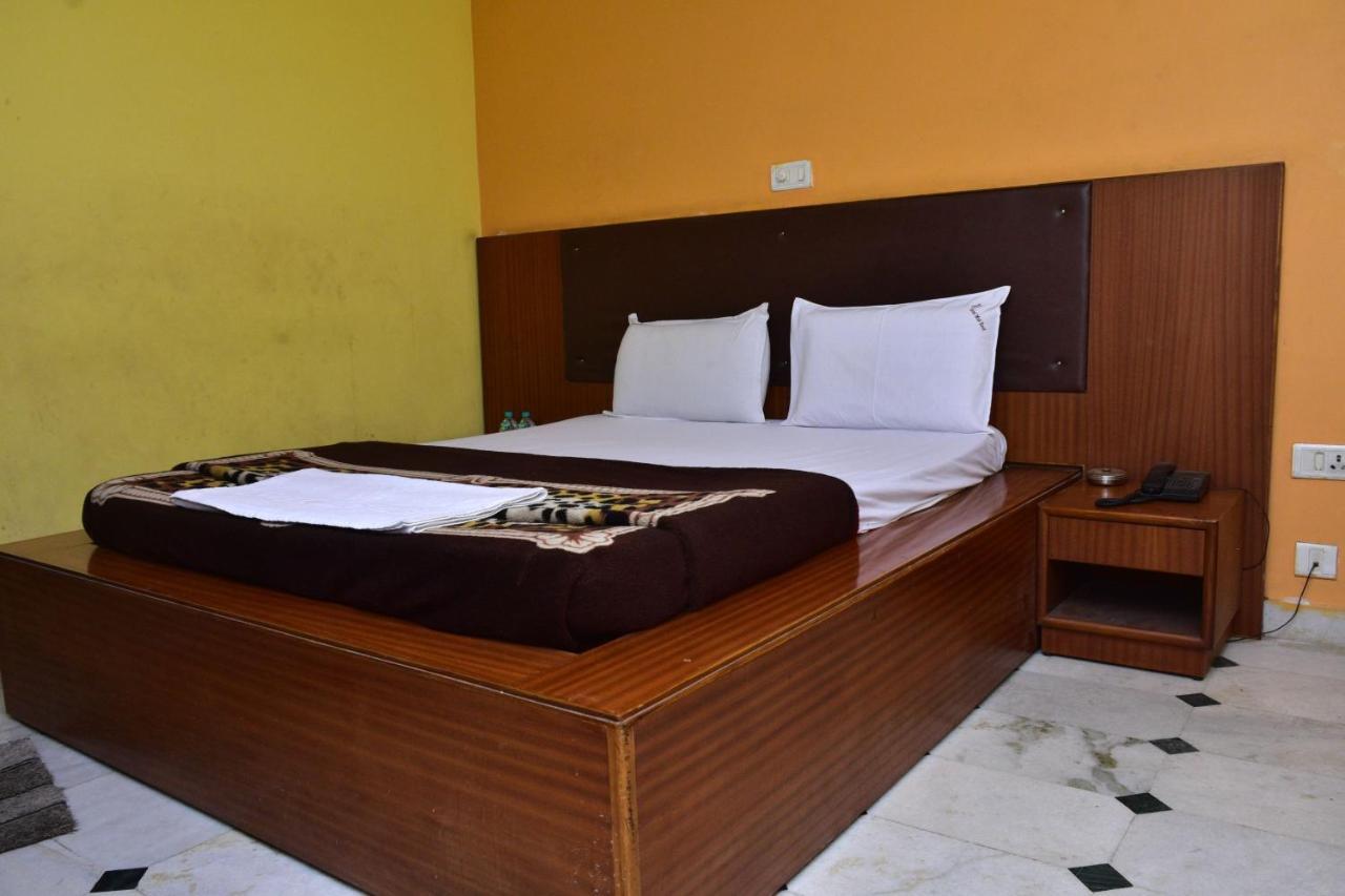 Hotel Mid East Haridaspur Kültér fotó