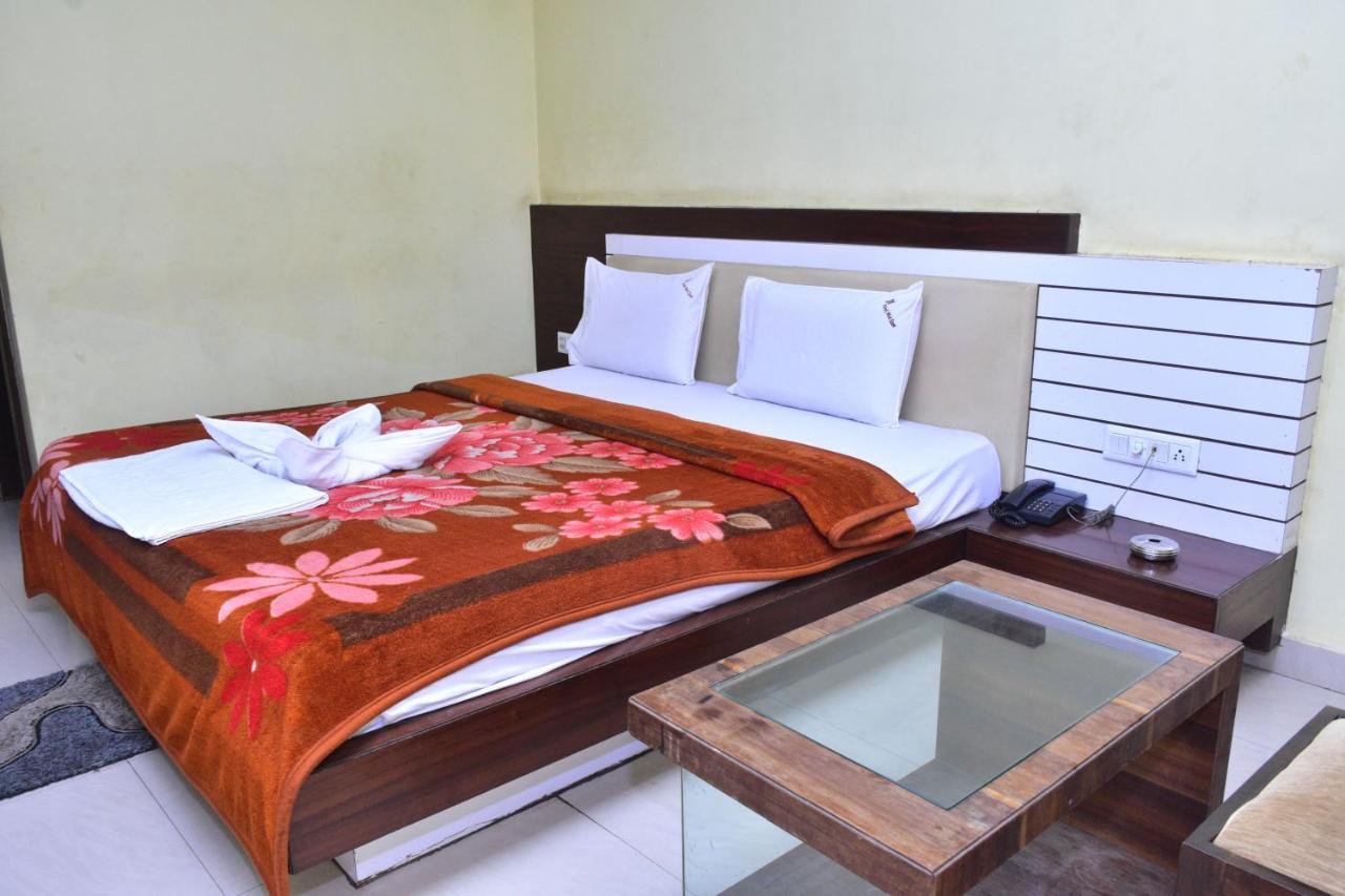 Hotel Mid East Haridaspur Kültér fotó