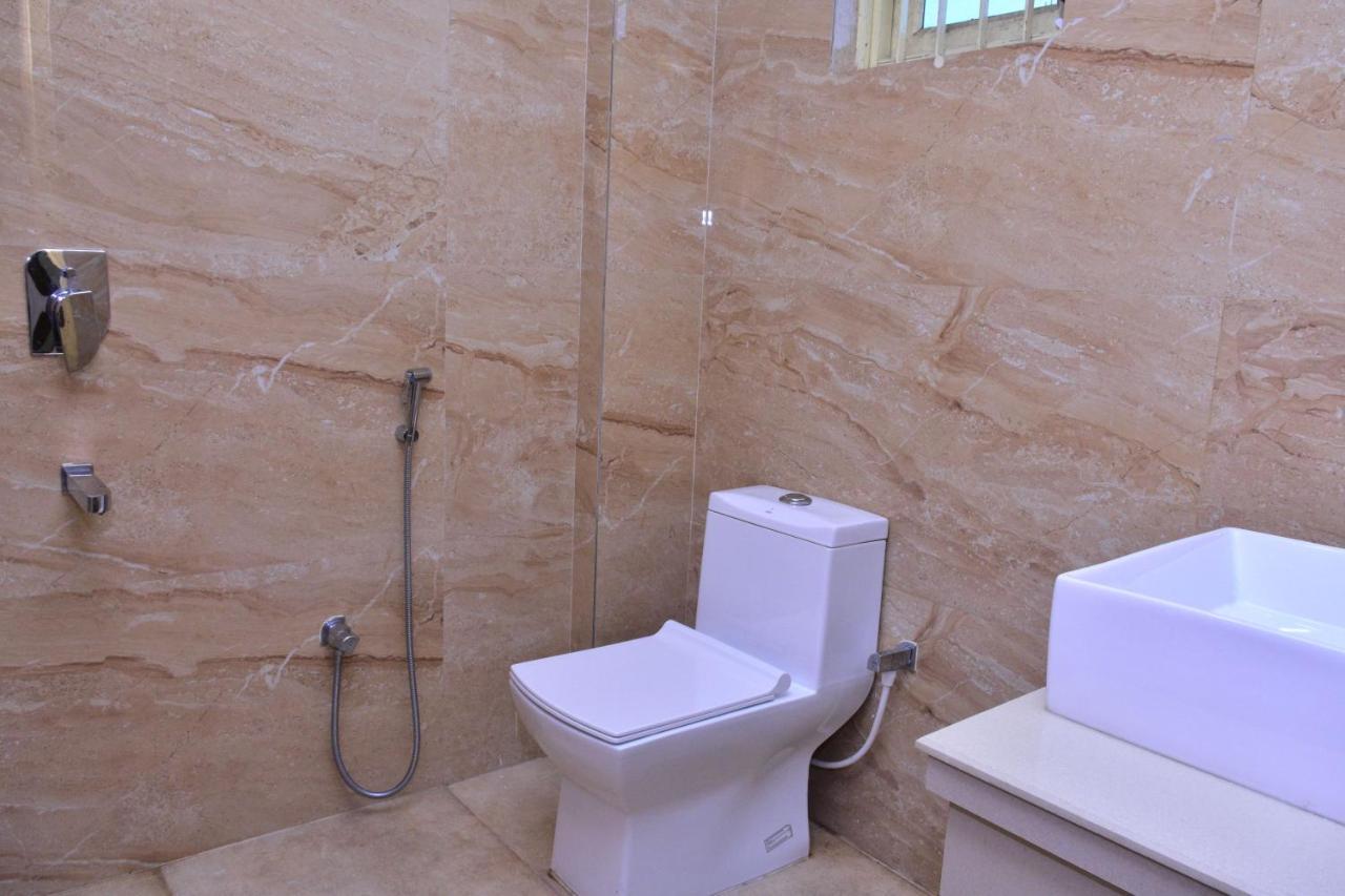 Hotel Mid East Haridaspur Kültér fotó