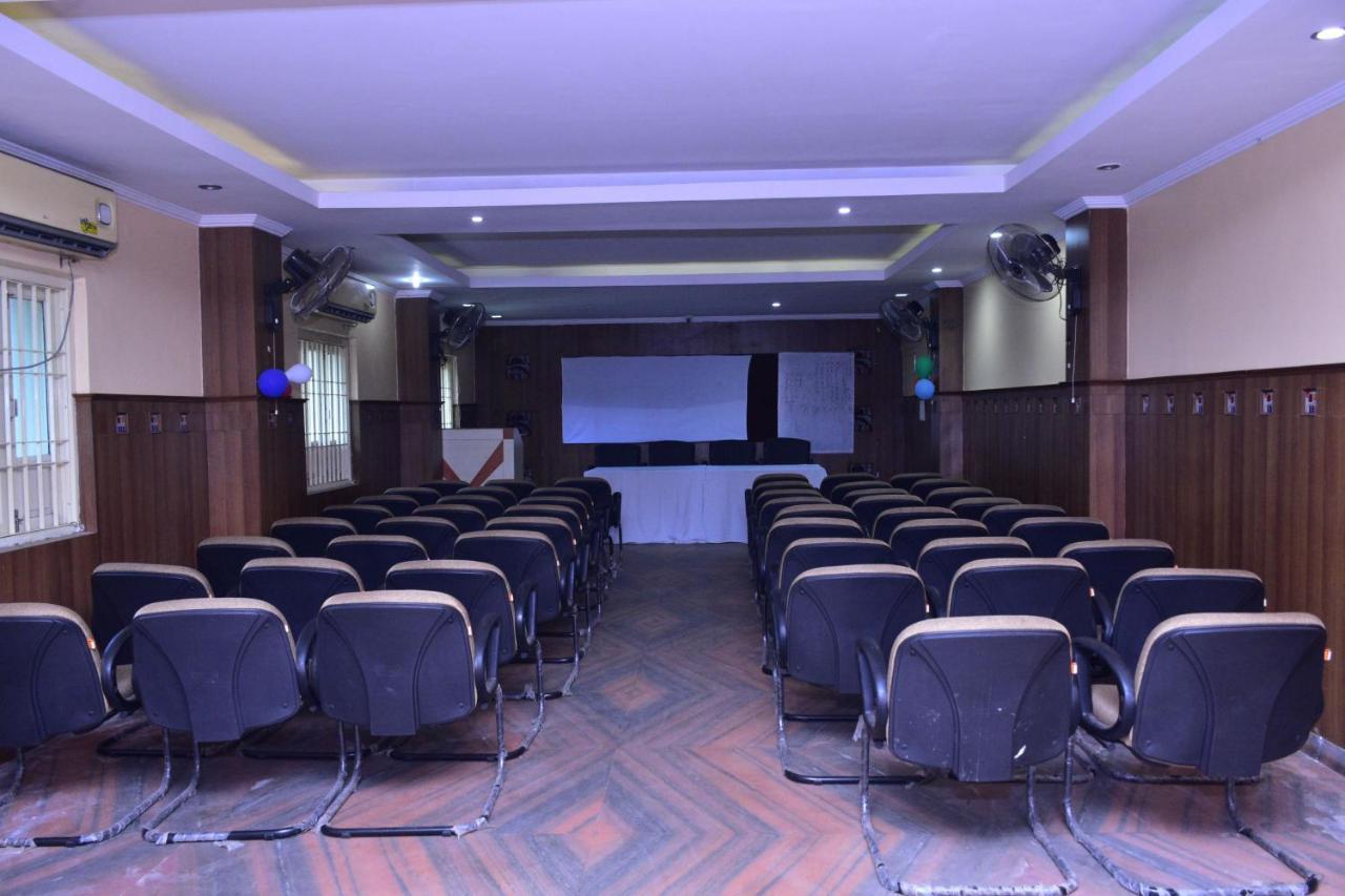 Hotel Mid East Haridaspur Kültér fotó