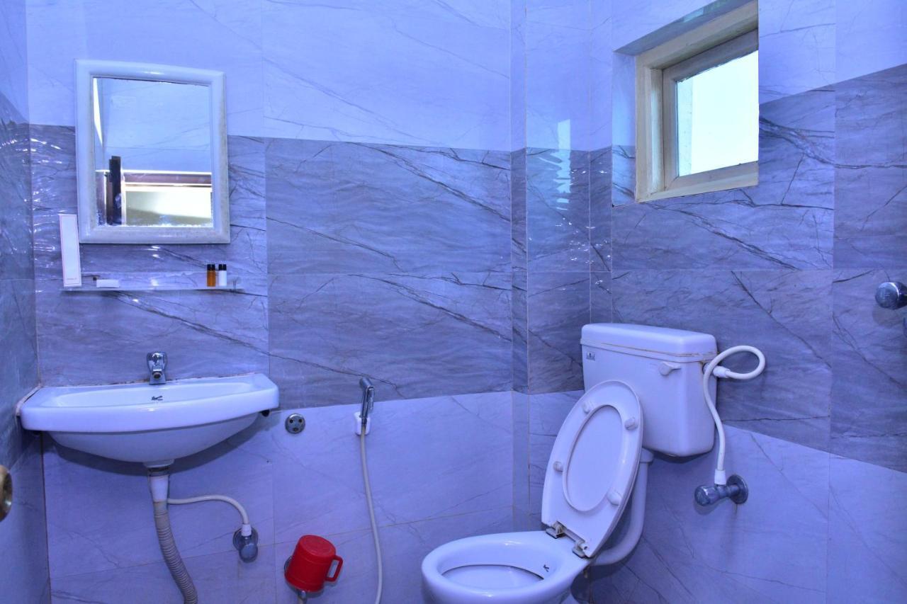 Hotel Mid East Haridaspur Kültér fotó