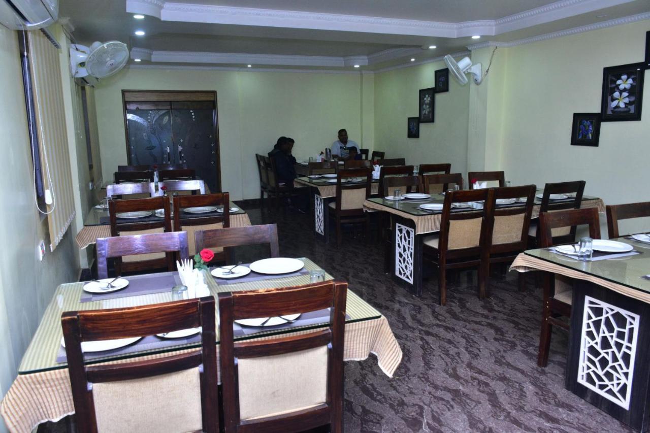 Hotel Mid East Haridaspur Kültér fotó